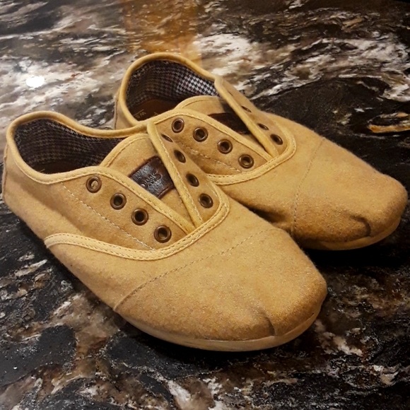 Lightly used Tom's slip on  shoes - Picture 1 of 4